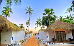 The Blue Lagoon Resort Kalpitiya